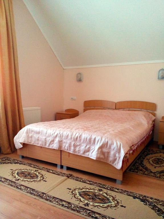Sadiba "Lisova Pisnia" Hotell Sinjak Exteriör bild