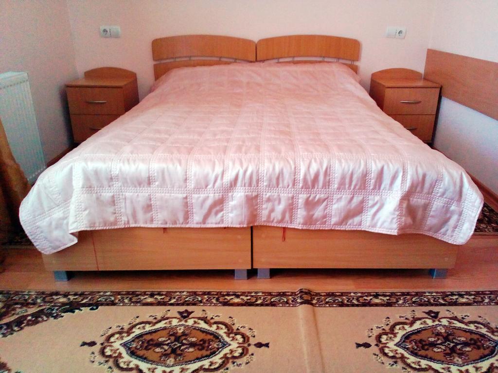 Sadiba "Lisova Pisnia" Hotell Sinjak Exteriör bild